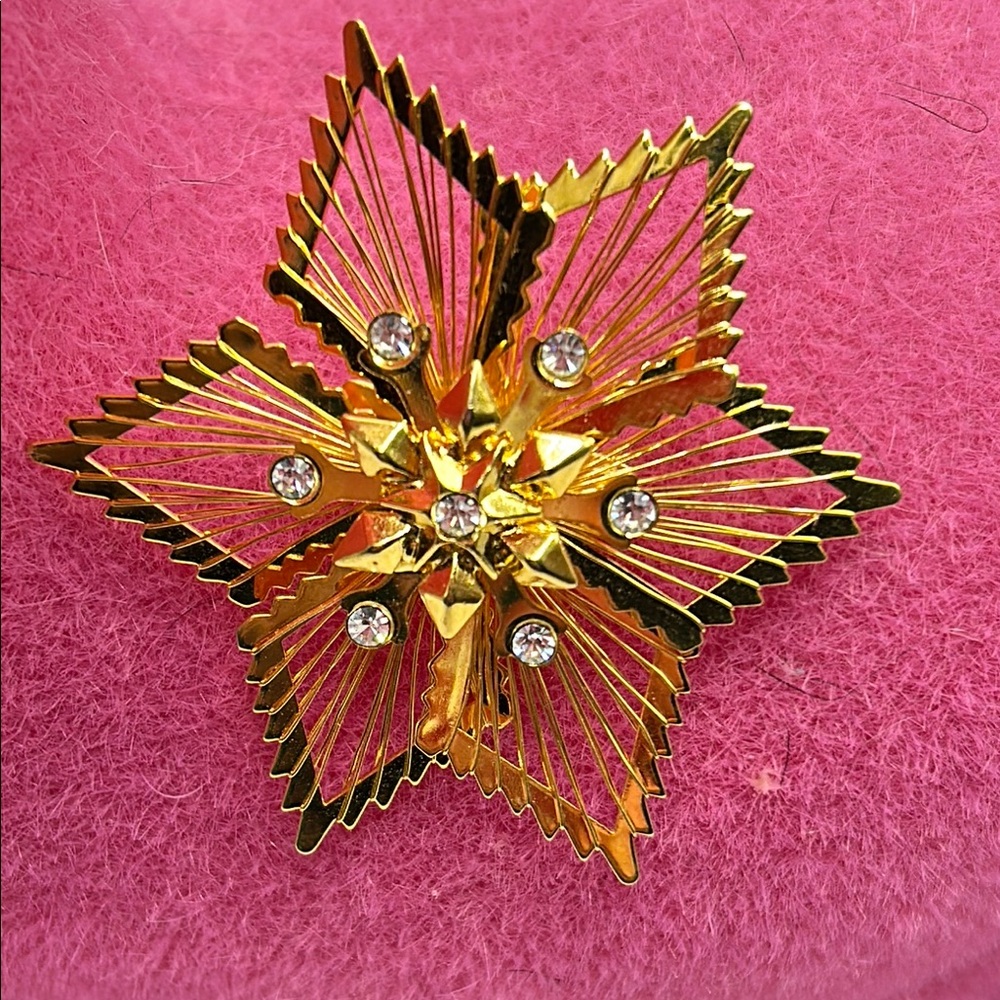 Vintage Monet Gold Tone Rhinestone Snowflake Starburst Brooch